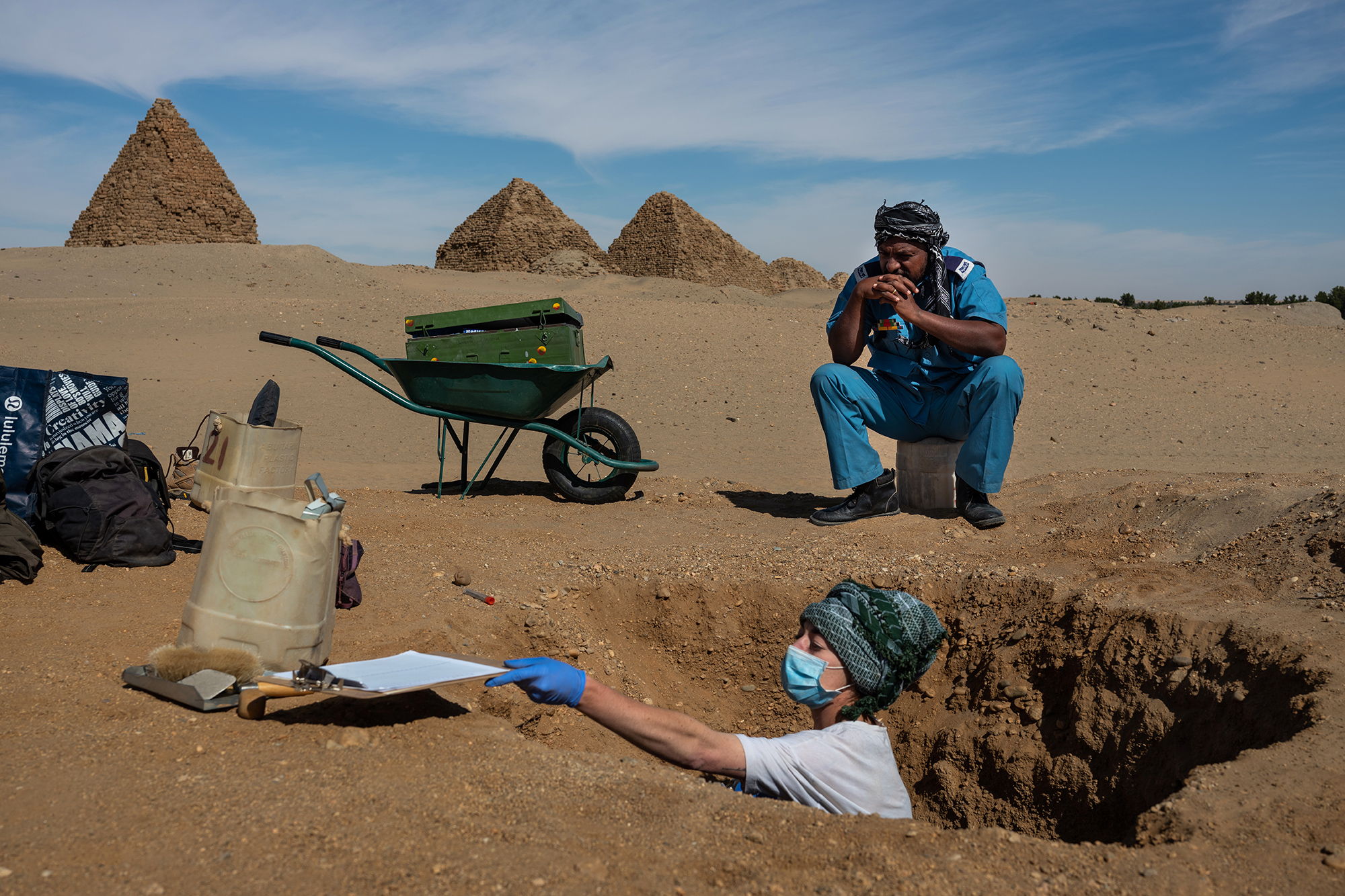 Gretchen Zoeller excavates a burial site in Nuri, Sudan. Photo Credit: Nichole Sobecki / VII.