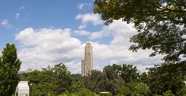 Cathedral of Learning with fountain in the foreground